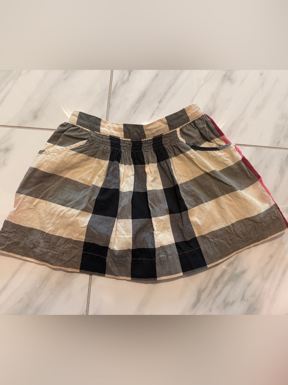 Burberry girl plain skirt size：4Y
